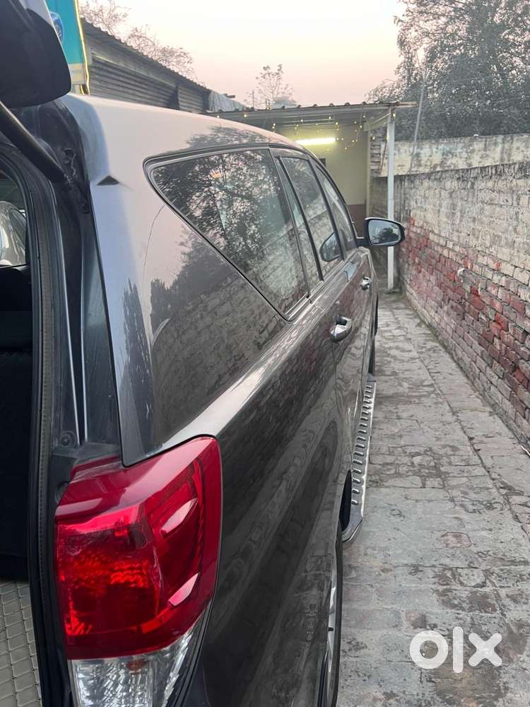 Toyota Innova Crysta 2.4 G 2019