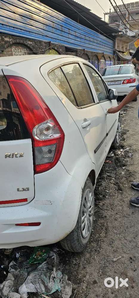 Ritz White 2016  Cng & Petrol  Parking Problem