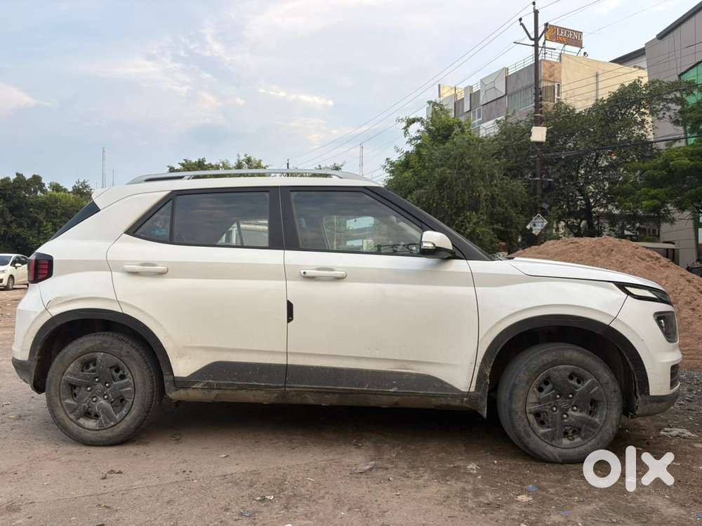 Hyundai Venue Petrol 2024