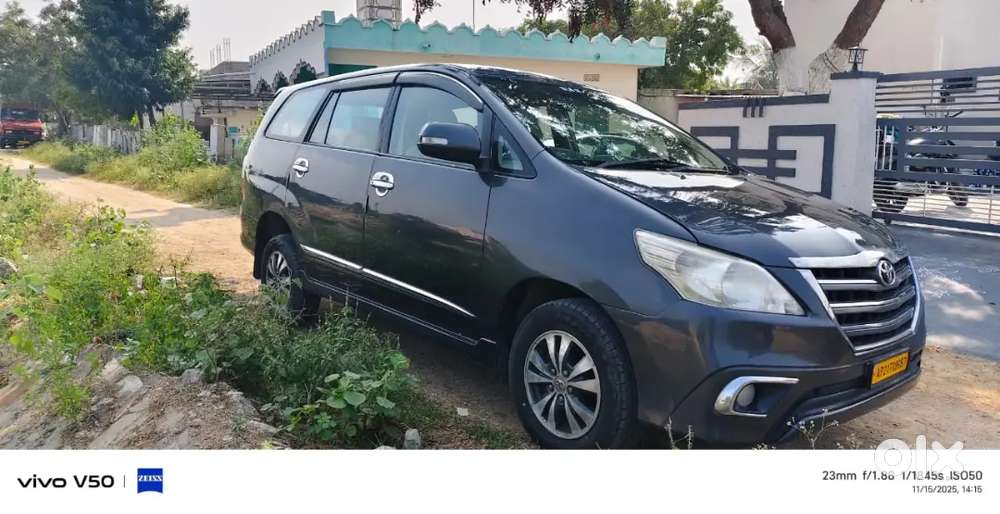 Toyota Innova 2015