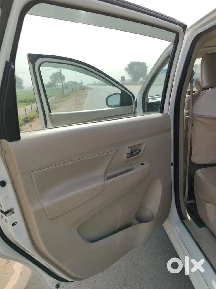 Maruti Ertiga Vxi 2024