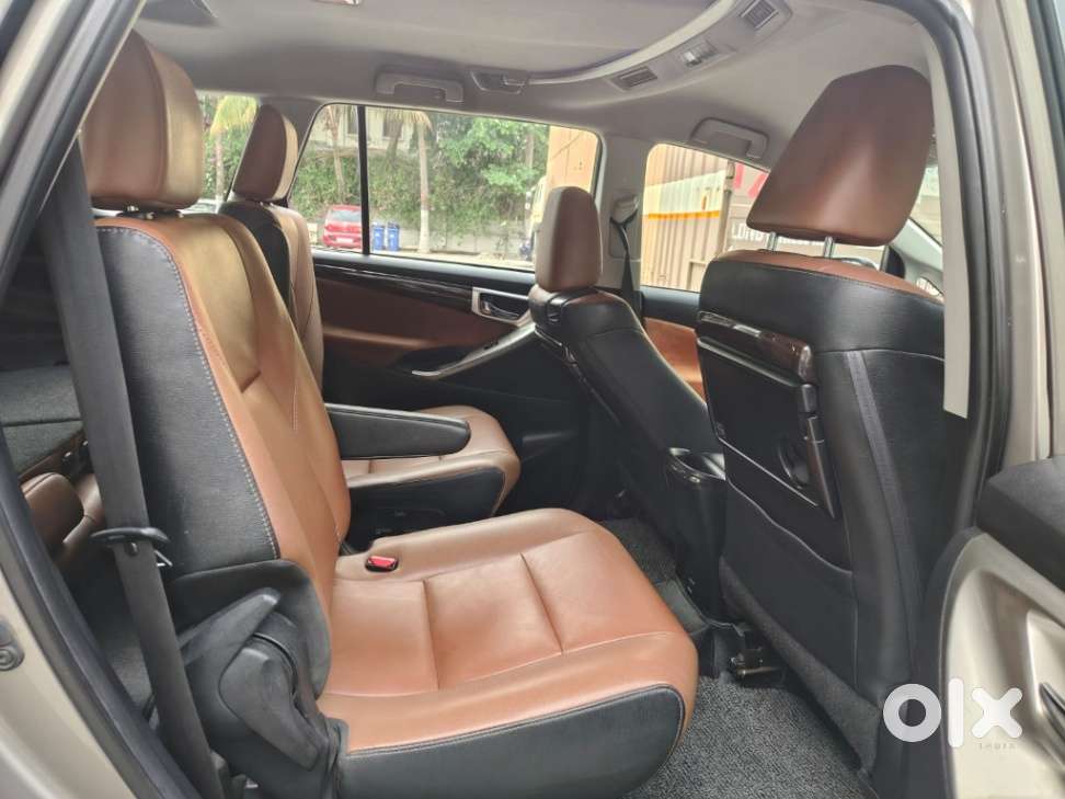 Toyota Innova Crysta 2.8z Automatic, 2019