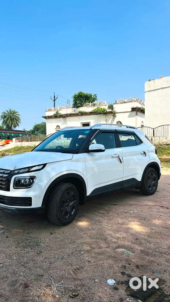 Hyundai Venue Petrol Manual 2024