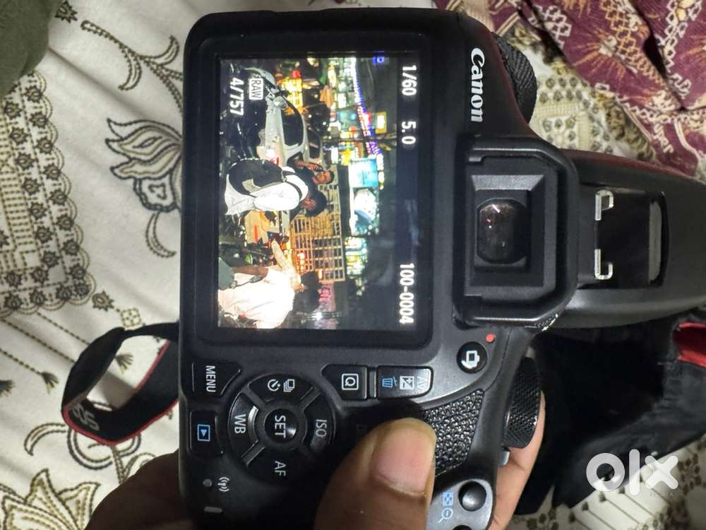 Canon 1300 D camera for sale