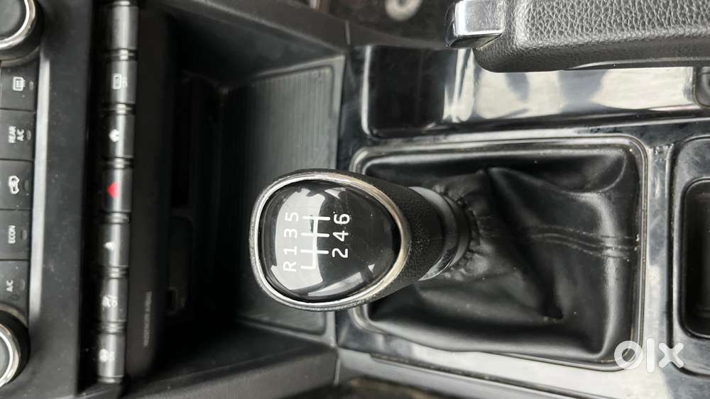 Mahindra Xuv700 2.0 Ax 5 Petrol Mt 7 Str, 2025, Petrol