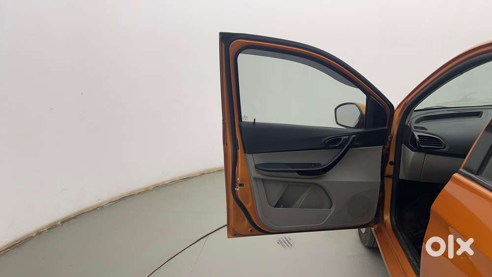 Tata Tiago 1.2 Revotron Xt, 2016, Petrol