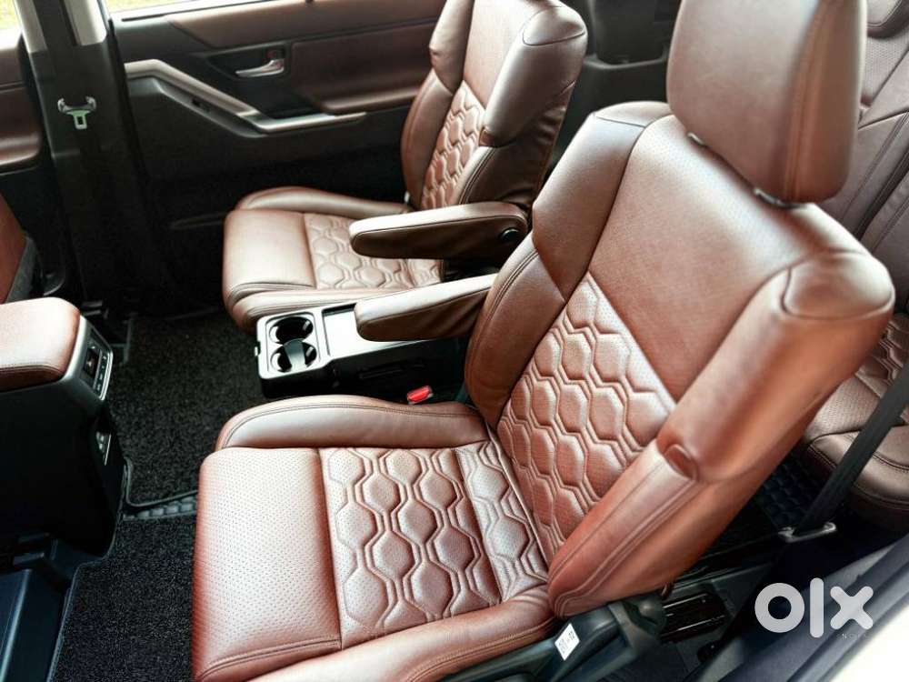 Toyota Innova Hycross 2.0 Vx (o) Hybrid 7 Str, 2024, Petrol