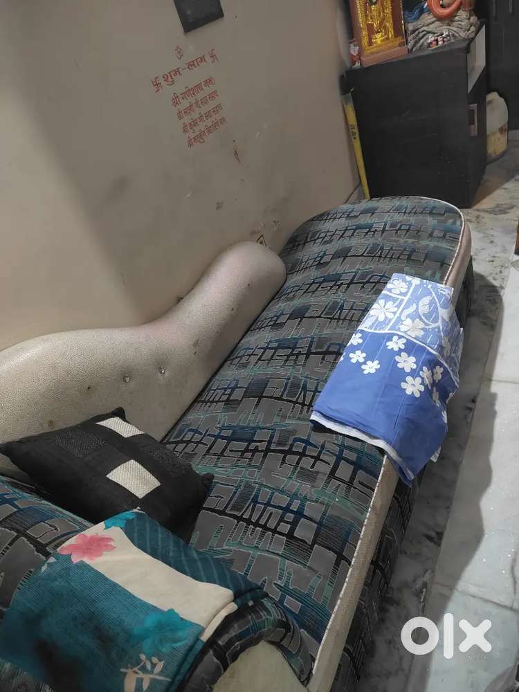 Setti with arms good condition
