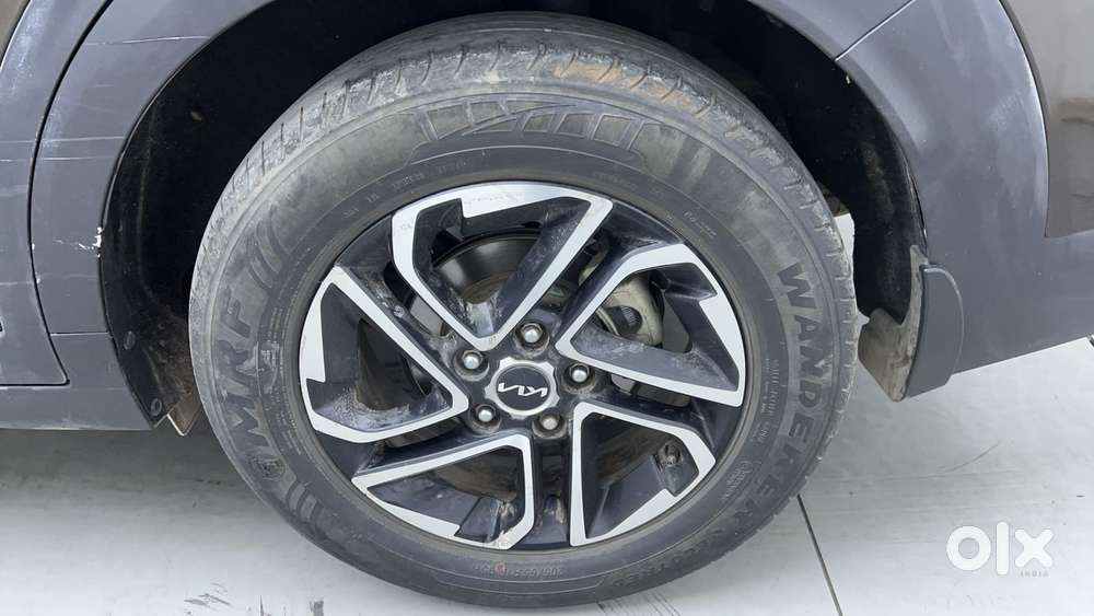 Kia Carens 1.4 Luxury Plus Dct 7 Str, 2022, Petrol