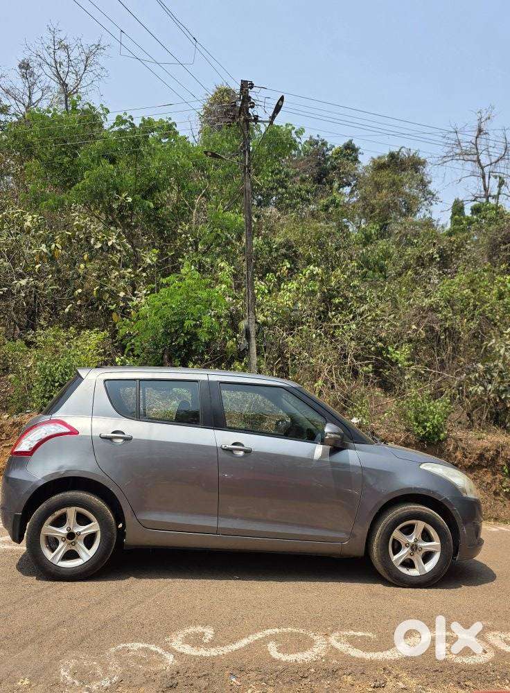 Maruti Suzuki Swift Vxi 1.2 Abs Bs-iv, 2013, Petrol