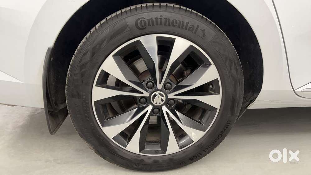 Skoda Superb L&k 1.8 Tsi At, 2023, Petrol