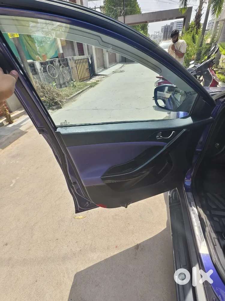 Tata Nexon Purple 2023 - Manual Petrol