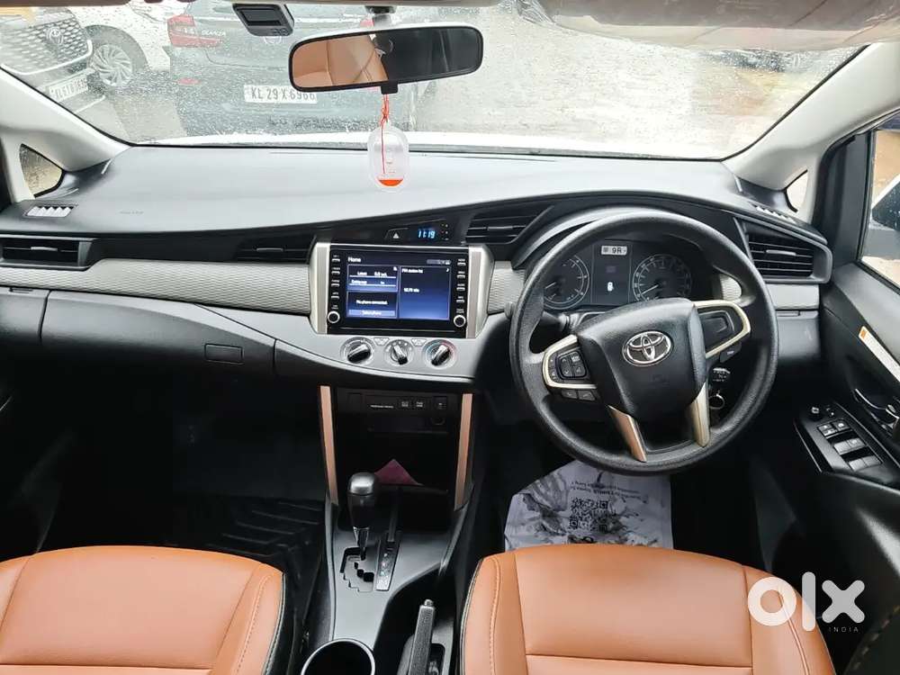 Innova Crysta 2.4 G At
