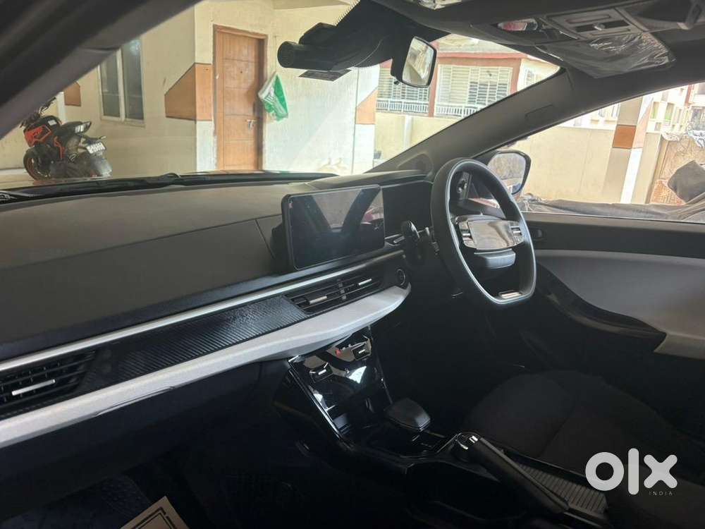 Tata Nexon Petrol Automatic Car 2025