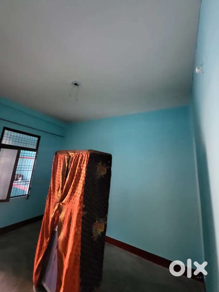 2 bhk near Saligram jaiswal school