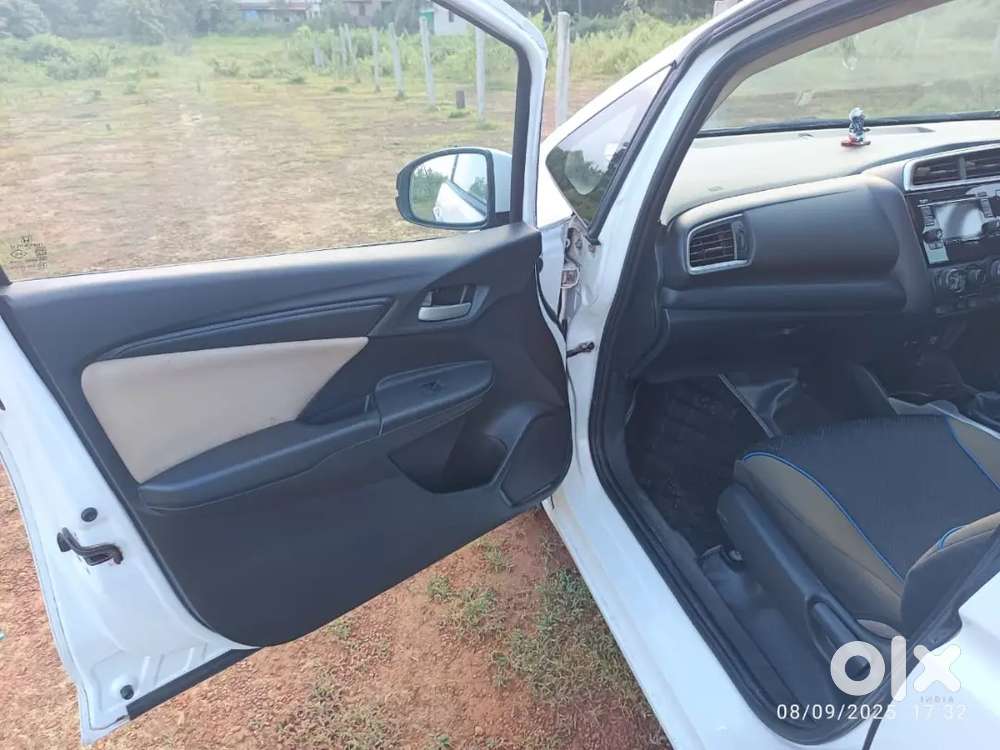 Honda Jazz 2016 Diesel Well Maintained