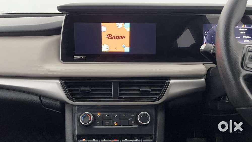 Mahindra Xuv700 2.0 Ax 3 Petrol At 5 Str, 2021, Petrol