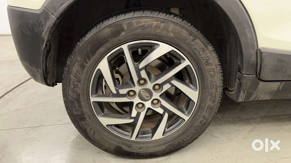 Mahindra Xuv300 W8 (o) 1.5 Diesel Amt, 2022, Diesel