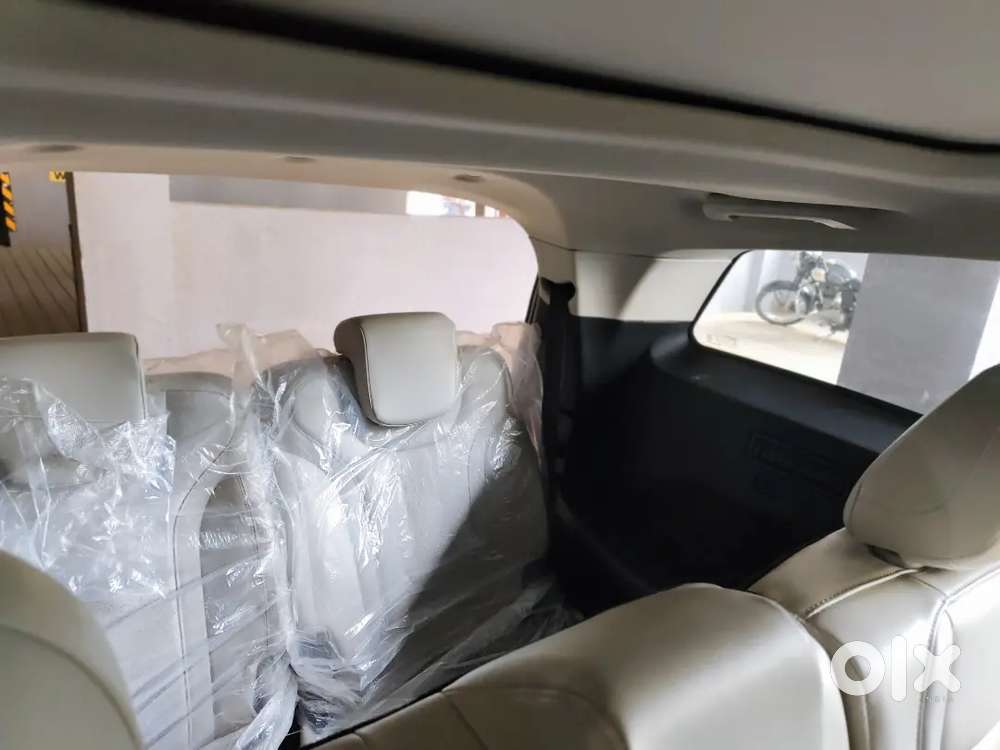 Mahindra Xuv700 Ax7 Automatic Petrol | 1st Owner | Oct 2024 | Mumbai