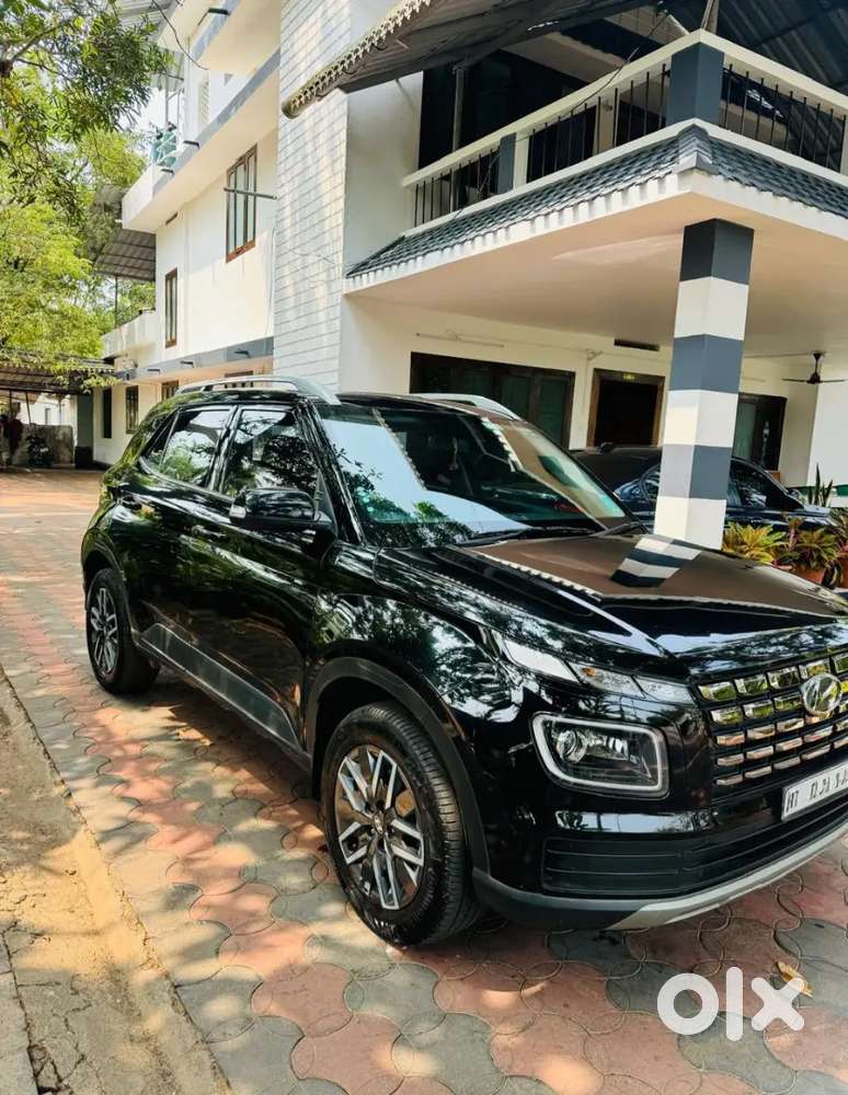 Hyundai Venue 2023 Diesel Well Maintained