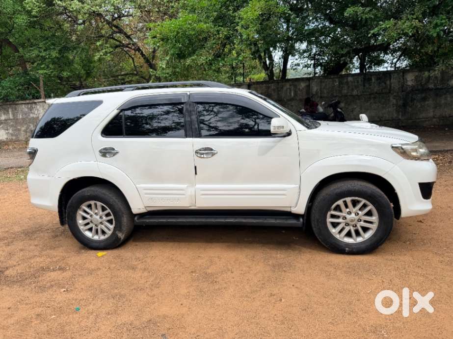Toyota Fortuner 3.0 Ltd, 2012, Petrol