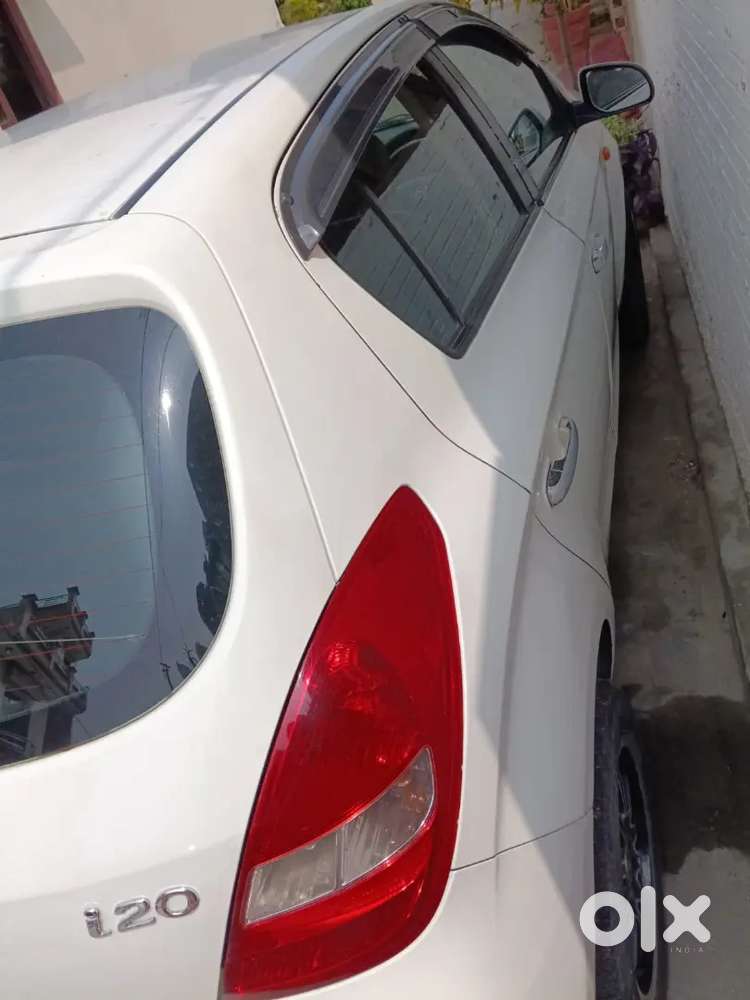 Hyundai I20 Magna 2011 Registed 2013 Valid Upto 08/2028