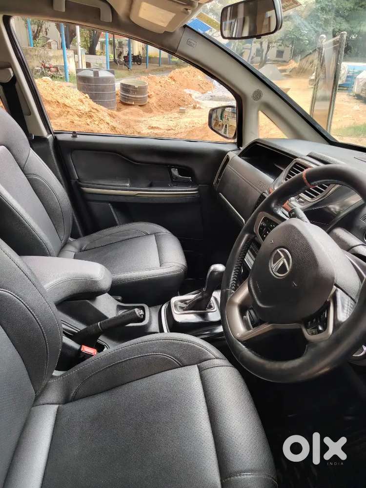 Tata Hexa 2017 Pearl White Diesel  Automatic, 4x2 6 Seater. Top Model