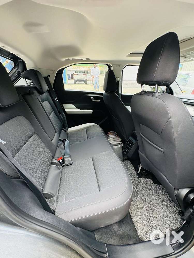 Tata Punch 1.2 Revotron Creative Amt Dual Tone, 2025, Petrol