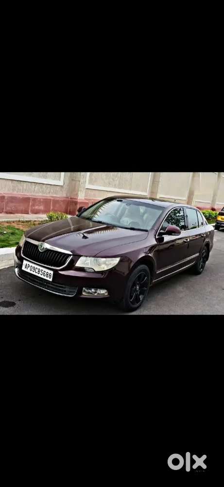 Skoda Superb 2011 Petrol 85000 Km Driven