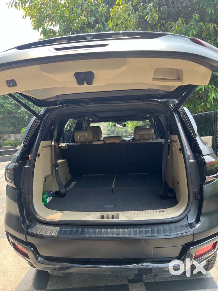 Ford Endeavour 3.2l 4x4 – Road Presence King  ₹9l Premium Upgrades