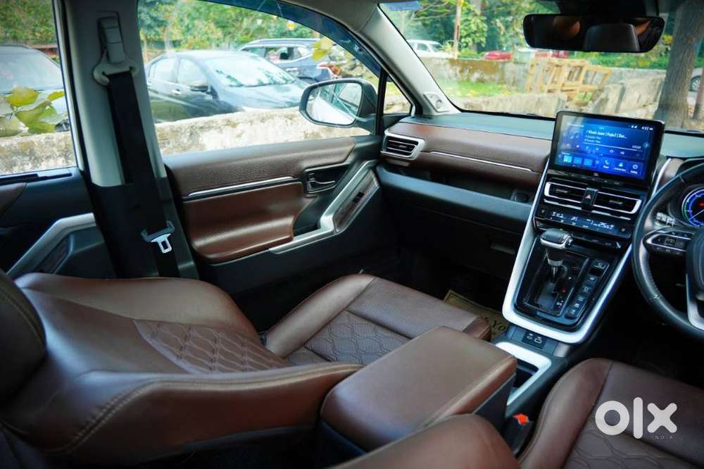 Toyota Innova Hycross 2.0 Zx Hybrid 7 Str, 2023, Petrol