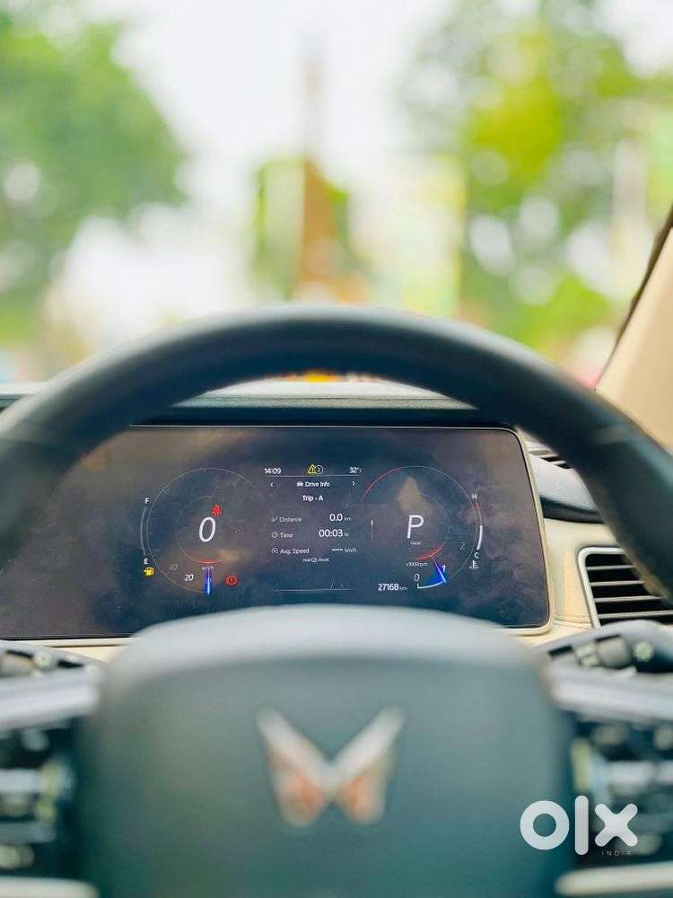 Mahindra Xuv700 2.0 Ax 7 Petrol At Luxury Pack Str, 2024, Petrol