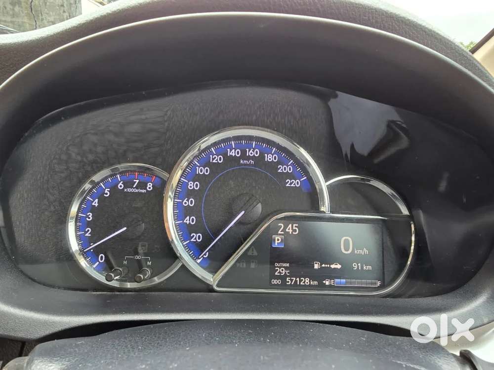 Toyota Yaris V Cvt, 2018, Petrol