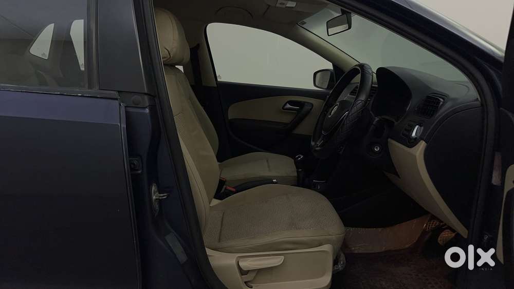 Volkswagen Polo Petrol Highline 1.2l, 2015, Petrol