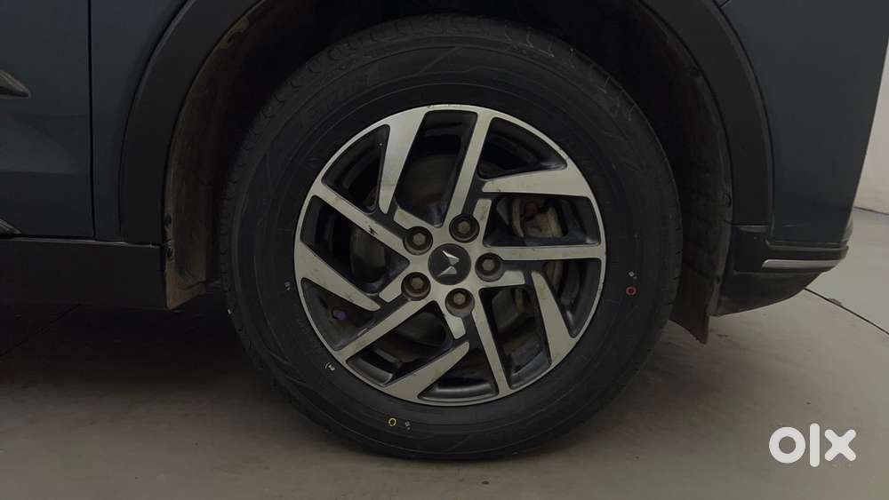 Mahindra Xuv300 W8 (o) 1.5 Diesel Amt, 2023, Diesel