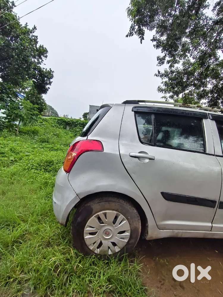 Maruti Suzuki Swift Lxi 2012