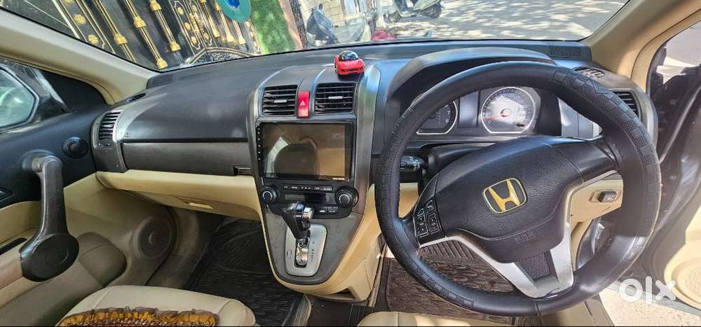Sunroof, Fully Automatic And Manual Transmission,  Complete Luxury Suv