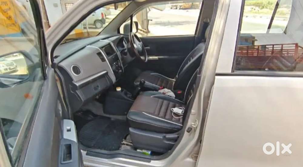 Cars Bohat Acchi Hai Saaf Condition Hai Baaki Baate Chat Par