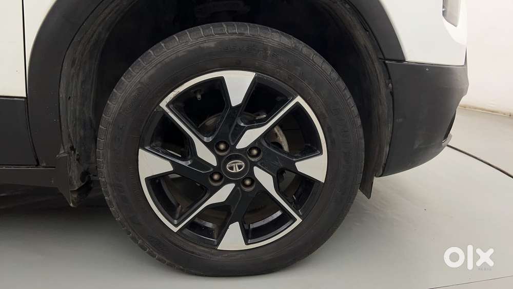 Tata Punch 1.2 Revotron Creative Amt Dual Tone, 2022, Petrol