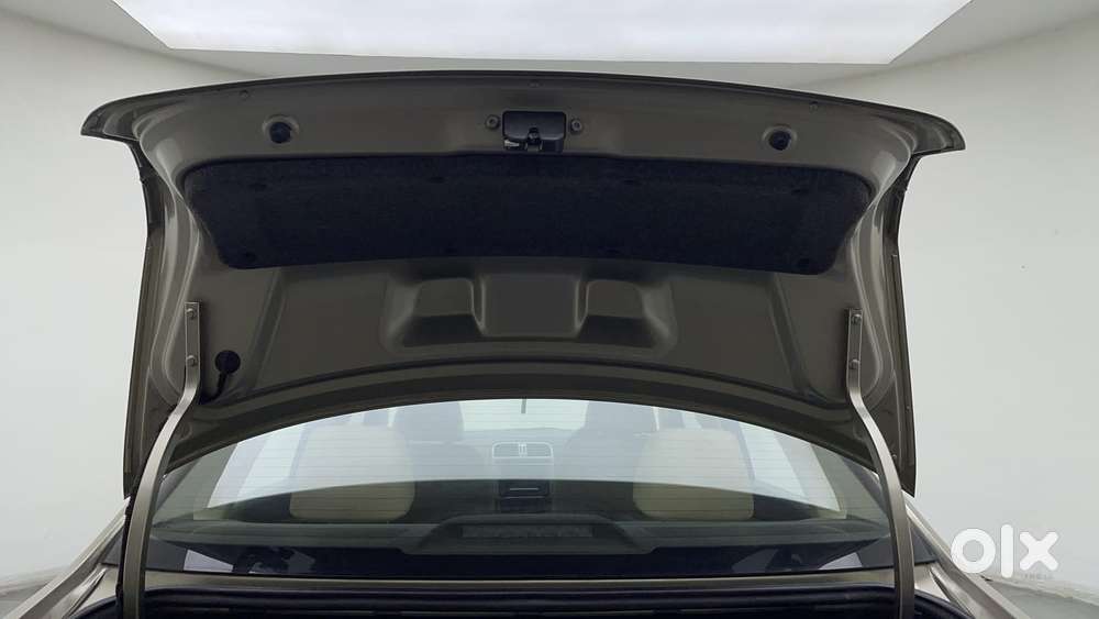 Volkswagen Vento 1.6 Highline, 2016, Petrol