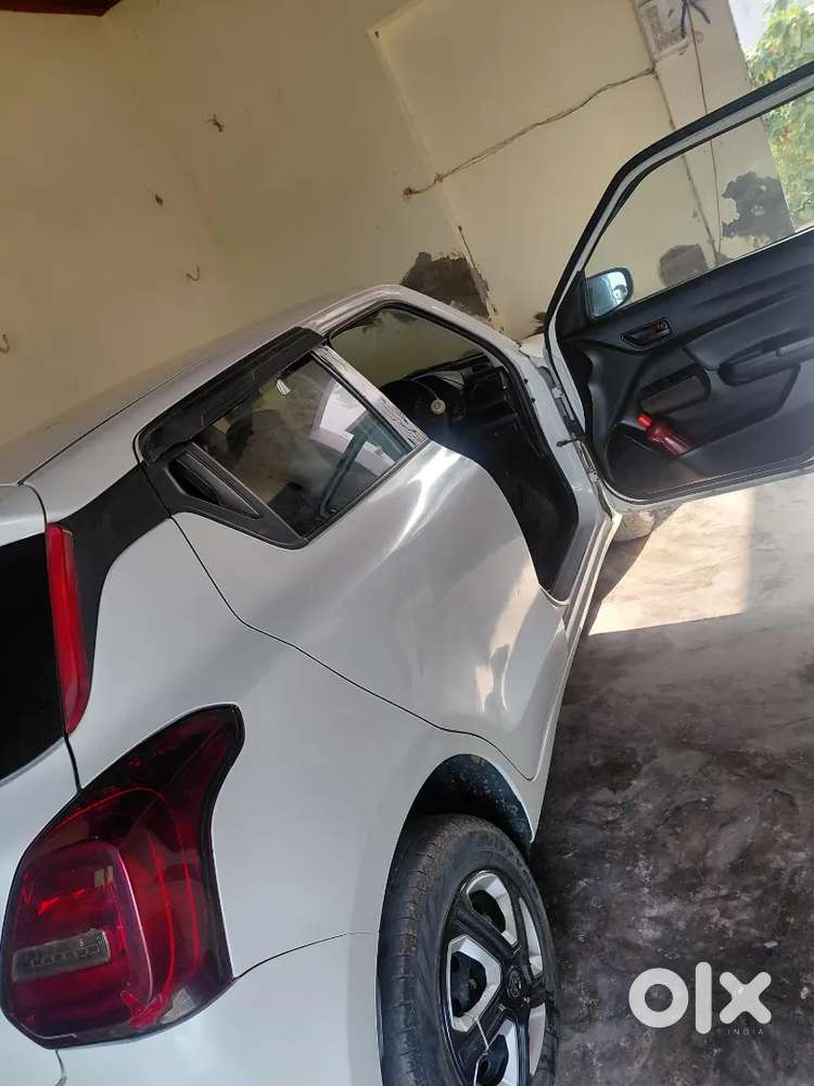 Swift Maruti Suzuki 2021 Petrol 70000 Km