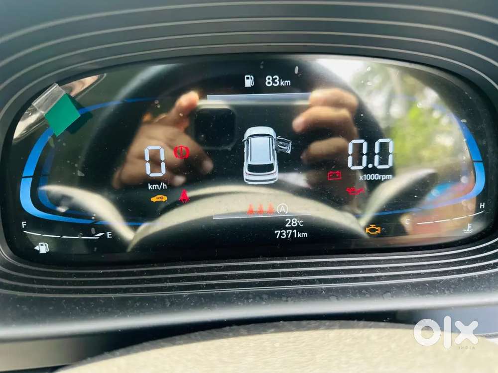 Hyundai Venue 2024 Petrol 7371 Km Driven