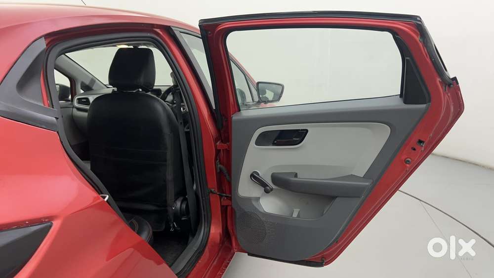 Tata Altroz 1.2 Xe, 2021, Petrol