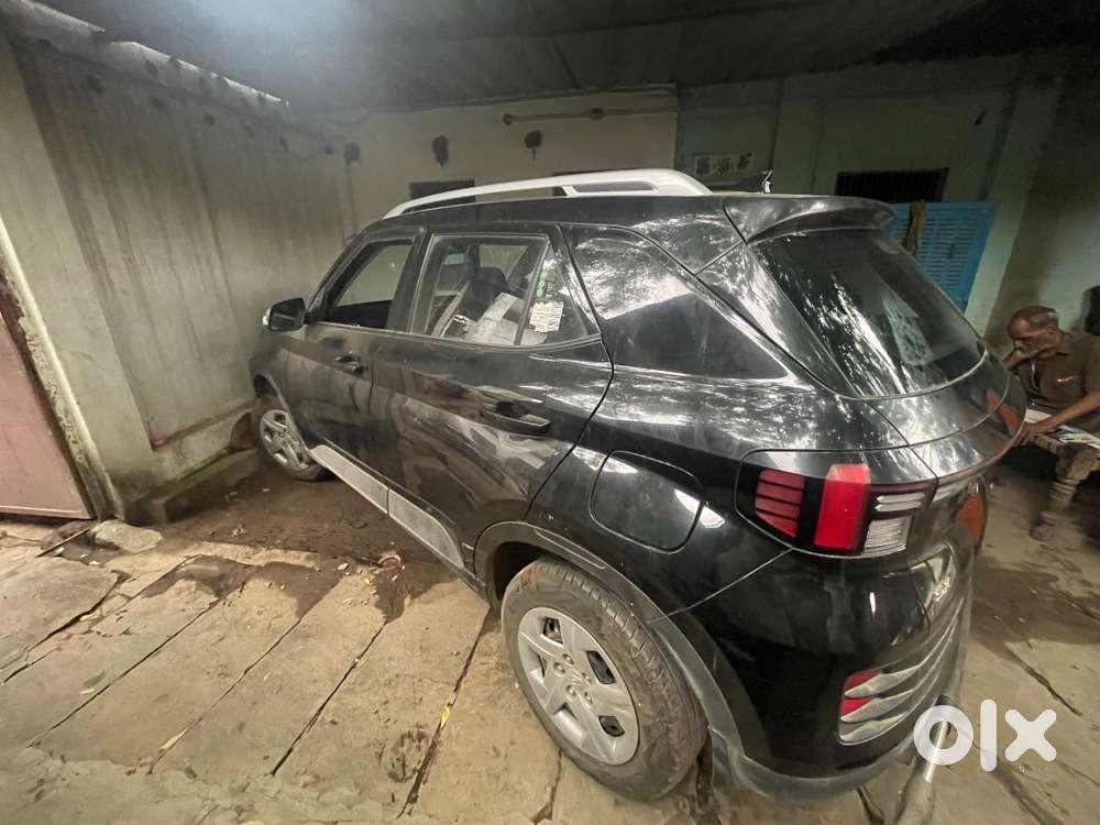 Hyundai Venue 2022 Petrol 17776 Km Driven