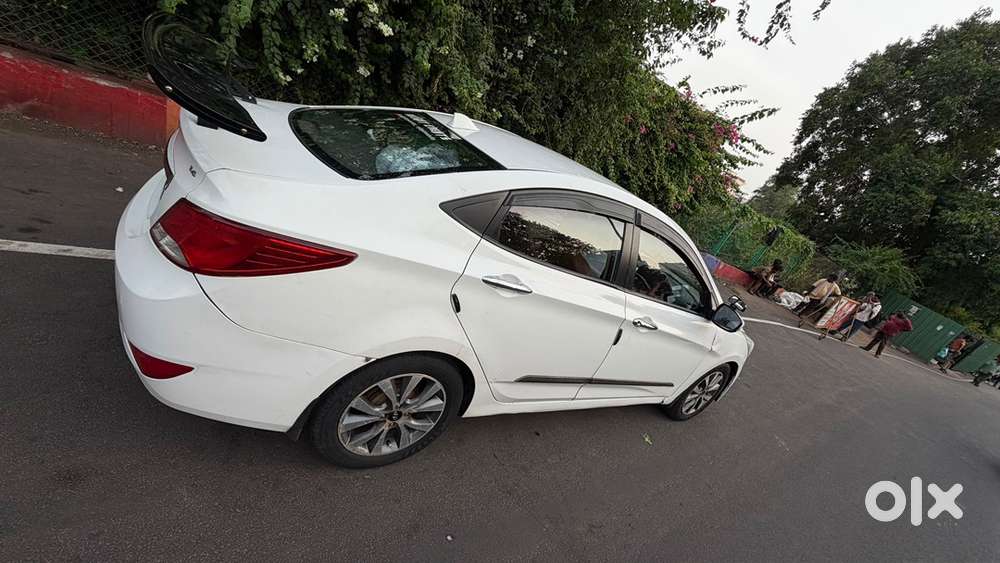 Hyundai Fluidic Verna 2015