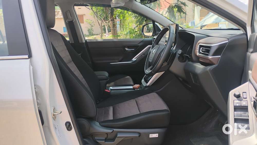 Toyota Innova Hycross 2.0 Vx Hybrid 7 Str, 2024, Petrol