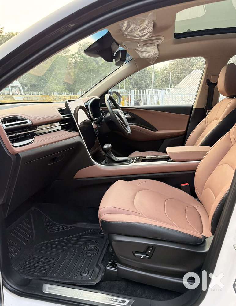 Mg Hector Plus Savvy Pro 1.5 Turbo Petrol Cvt 7 Str Dual Tone, 2024,..