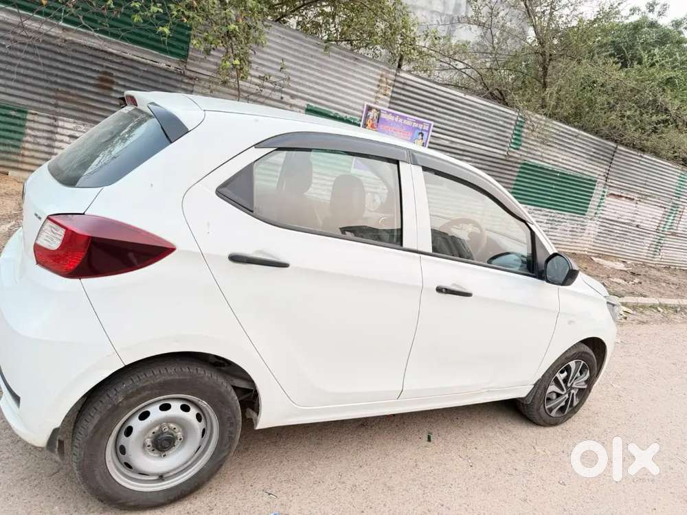 Tata Tiago Revotron Xe 2025 Cng Hybrid