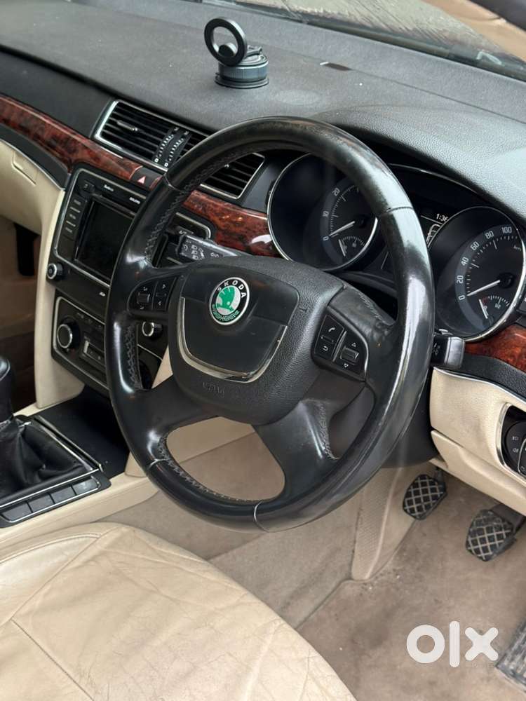 Skoda Superb Petrol 2012