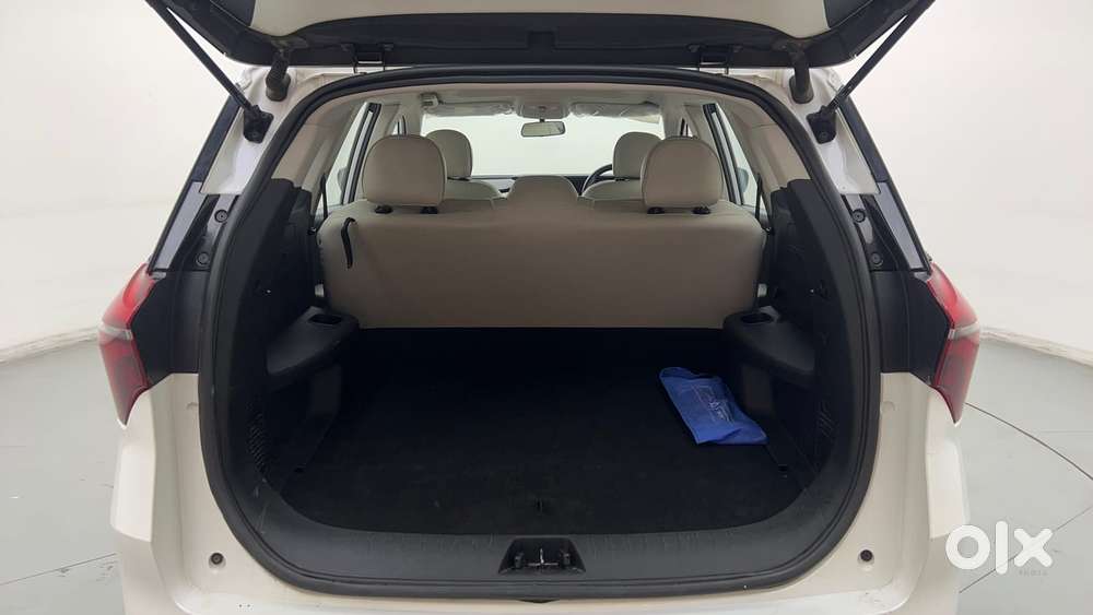 Mahindra Xuv700 2.0 Ax 5 Petrol At Str, 2022, Petrol